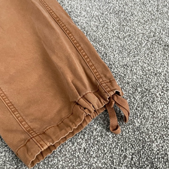 High Waisted Barrel Leg Cargo Ankle Pants - Picture 4 of 7